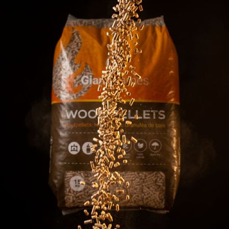 Palette Giant Flames Holzpellets 65 Säcke x 15 kg (975 kg) (4.8)  10 reviews | Eine bewertung schreiben